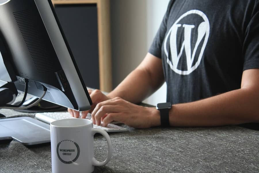 seo-writing-man-typing.jpg SEO writing a man typing on a PC.